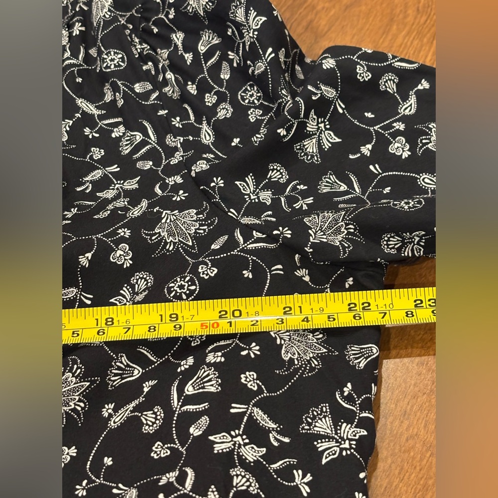 Old Navy Black and White V-Neck Long Sleeve Dress - Picture 12 of 13